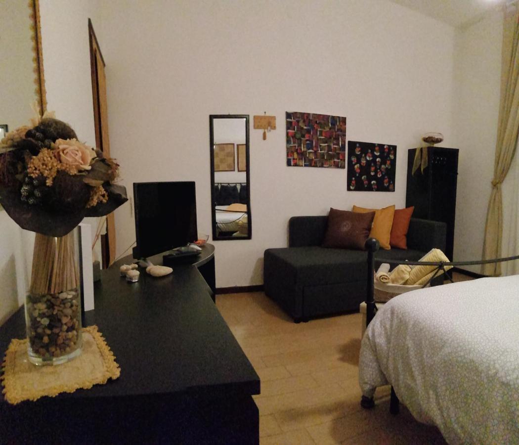 Ferienwohnung L'Approdo Del Re Caserta Exterior foto